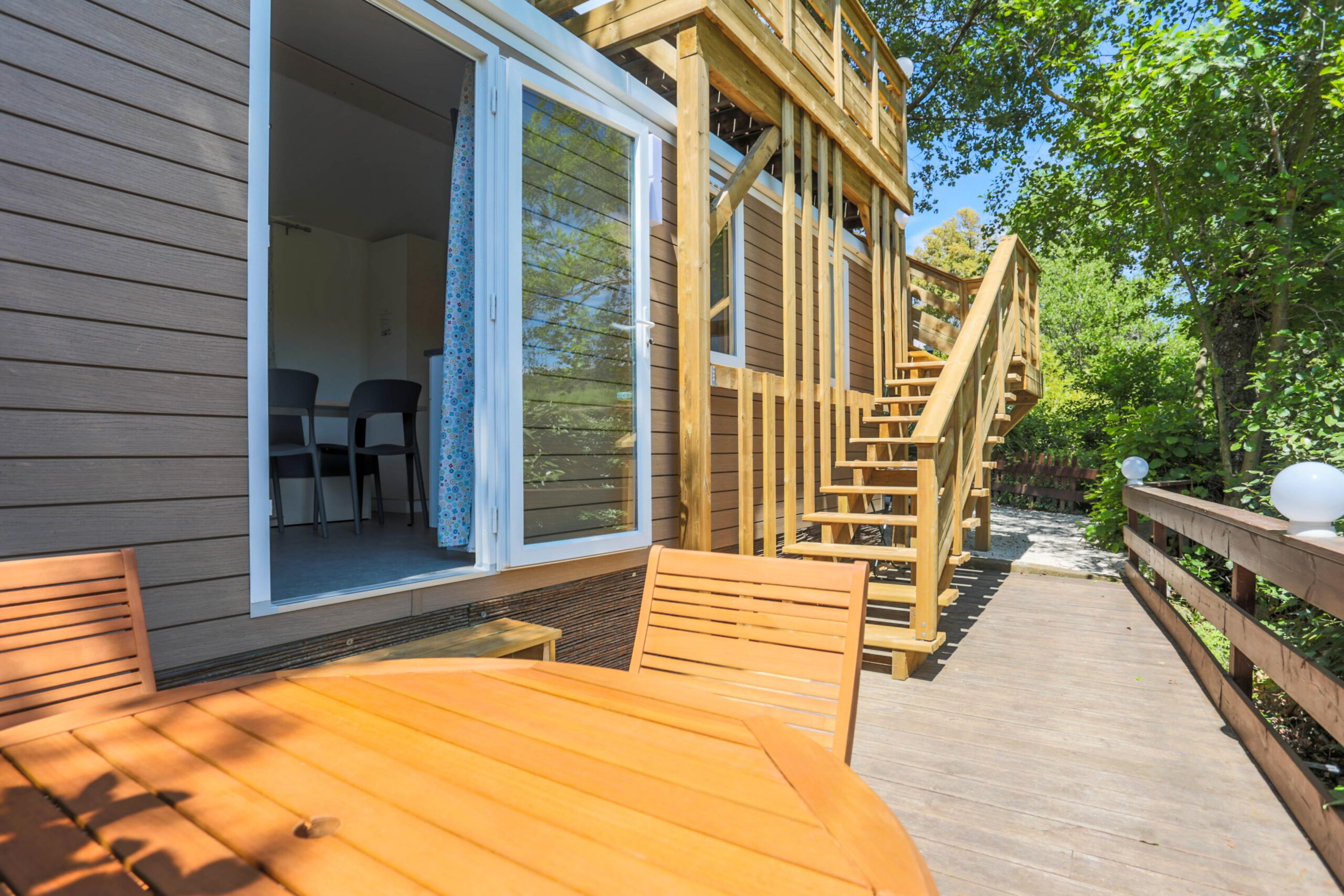 Mobil home Confort + 23m² (2 zimmer) – Klimaanlage + Terrasse  Blick auf die Weinberge
